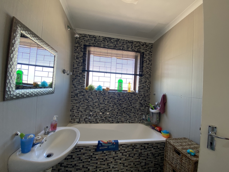 To Let 3 Bedroom Property for Rent in Sunningdale Western Cape